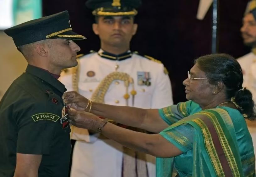 गणतंत्र दिवस पर 942 कर्मियों को वीरता और सेवा पदक से किया गया सम्मानित