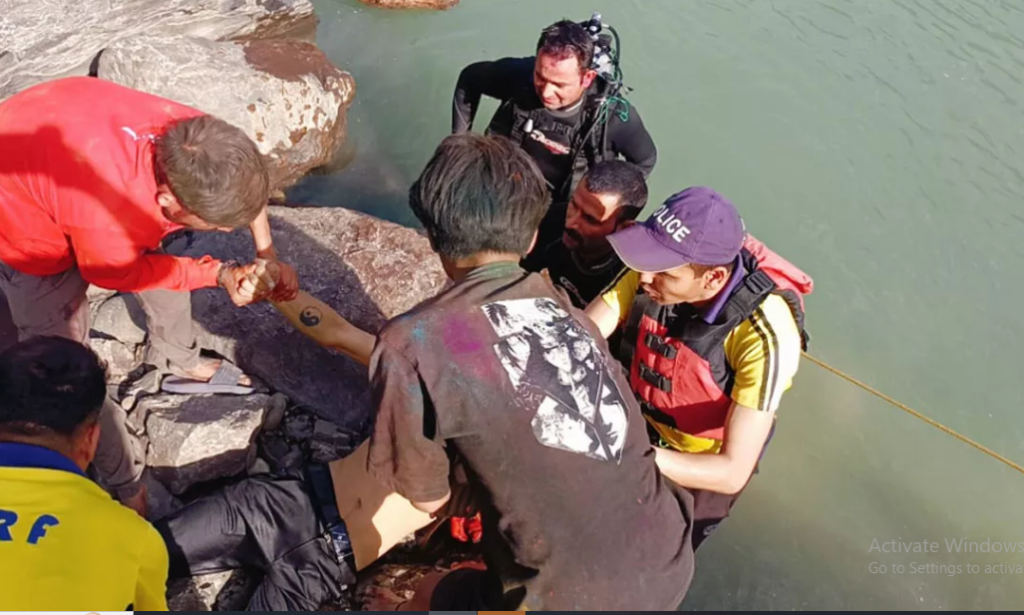ऋषिकेश में होली के दिन एक युवक की गंगा में डूबने से हुई मौत,25 फीट गहराई में मिला शव