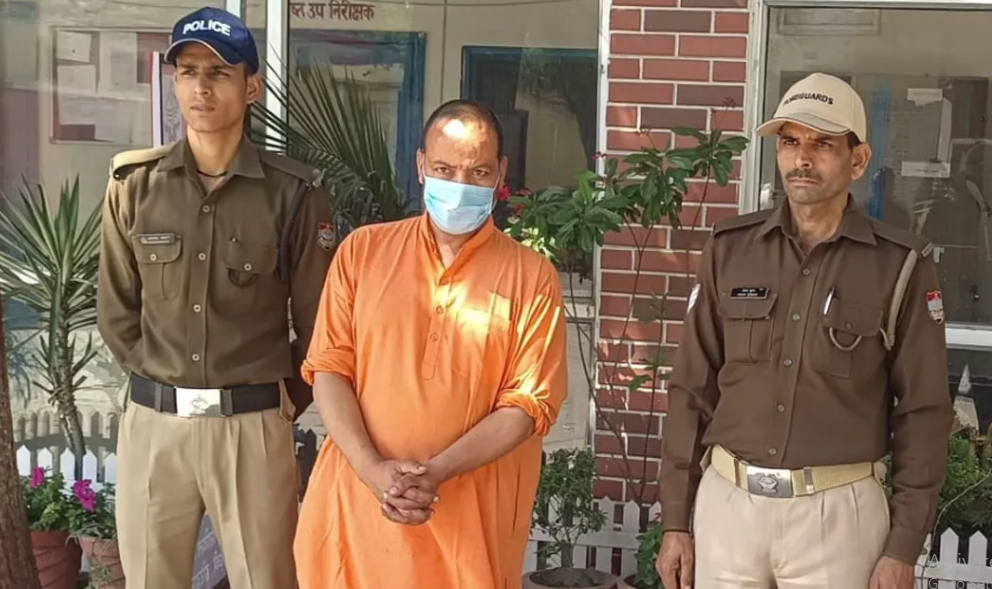 उत्तराखंड :जमीनी के नाम पर लाखों रुपये की धोखाधड़ी के मामले में स्वामी दिनेशानन्द भारती गिरफ्तार