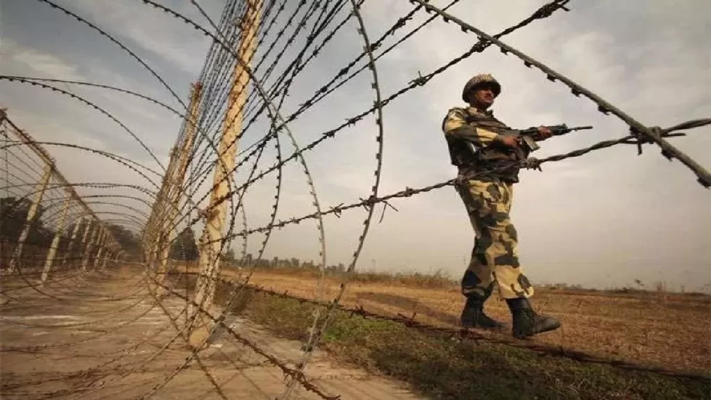 जम्मू-कश्मीर के राजौरी जिले में नियंत्रण रेखा (LoC) पर गोलीबारी की घटना में सेना का एक जवान घायल