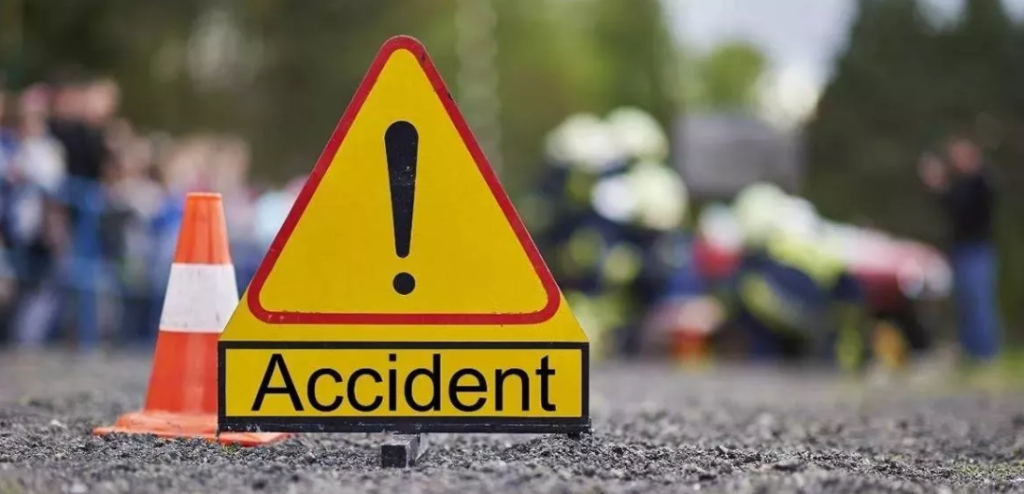 रायसेन में कार खाई में पलटी,कार में सवार एक ही परिवार के 6 लोगों की मौत