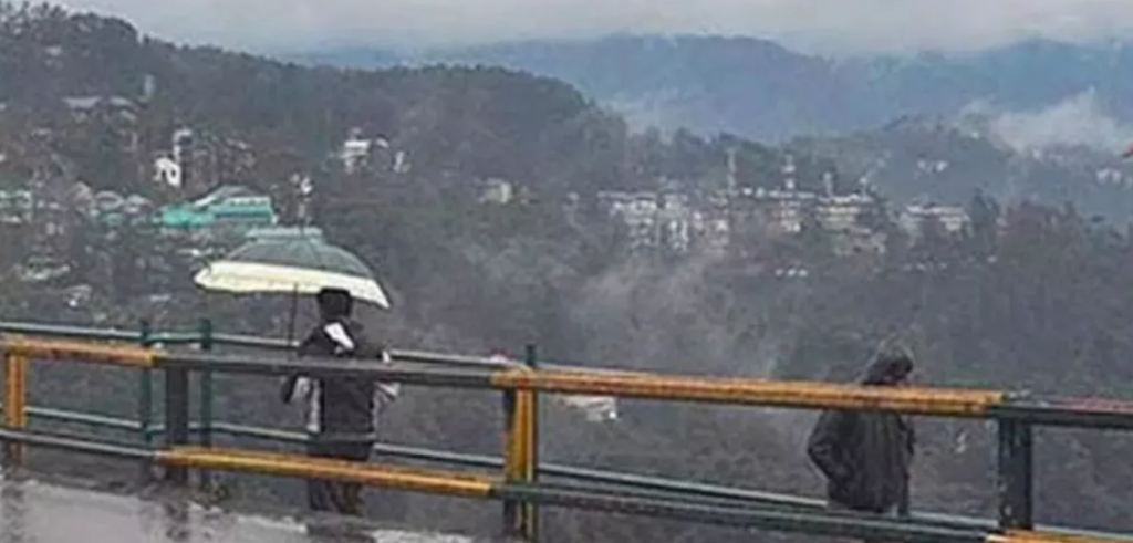 उत्तराखंड में मौसम का मिजाज बदला,पर्वतीय क्षेत्रों में भारी वर्षा के आसार, पारे में आ सकती है कमी