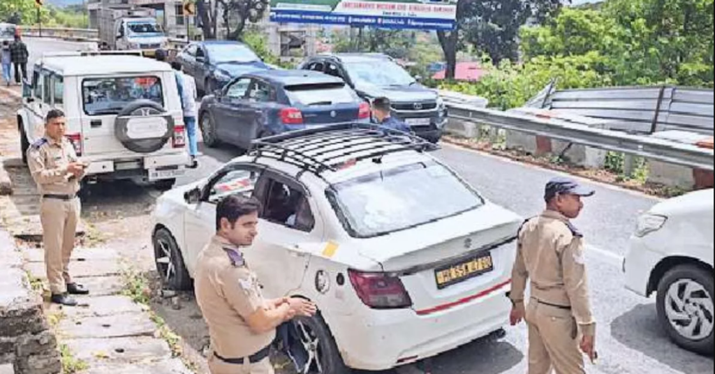 देहरादून में आरटीओ के निर्देश पर ‘दुर्घटना नियंत्रण’ चलाया चेकिंग अभियान,804 वाहनों का चालान और 19 सीज