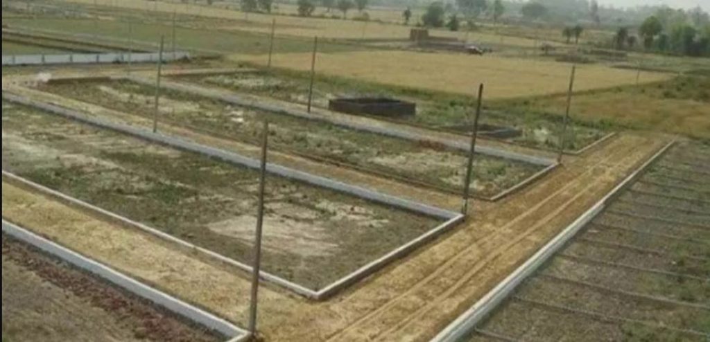वाराणसी में जिला प्रशासन को मिली बड़ी सफलता,300 करोड़ की बंजर भूमि माफिया से मुक्त