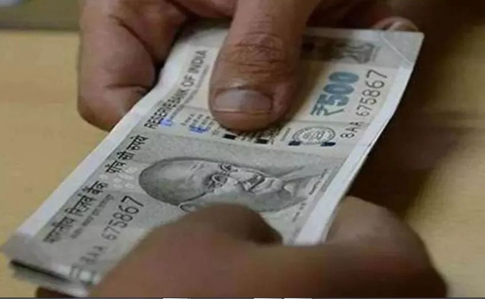 इंस्पेक्टर के खुले बड़े राज,मोटी रकम की चाह में था खतरनाक इरादा, रिश्वत लेते हुए पकड़ा