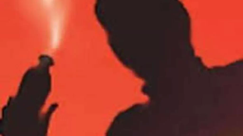 बीएसएफ कर्मी महिला पर तेजाब फेककर आरोपी फारार, पुलिस ने दर्ज किया केस