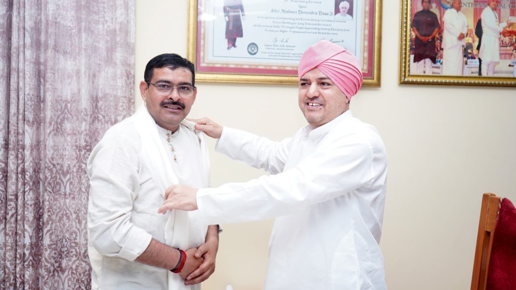 Param Vir Chakra winner Yogendra Singh Yadav paid obeisance at Shri Darbar Sahib