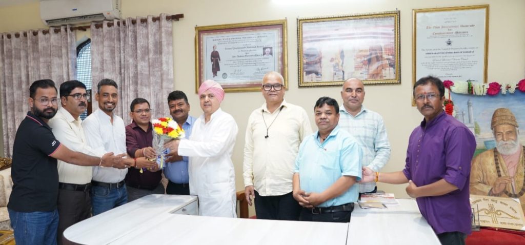 Uttaranchal Press Club delegation paid obeisance at Shri Darbar Sahib