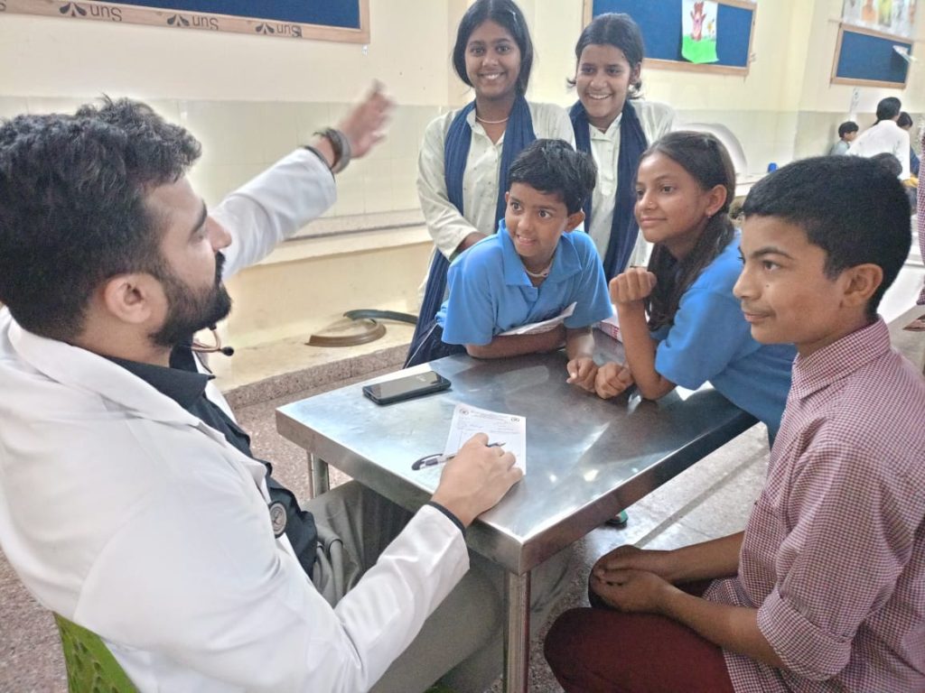 The children of Bal Vanita Ashram were delighted to see the medical team of Shri Mahant Indiresh Hospital amongst them