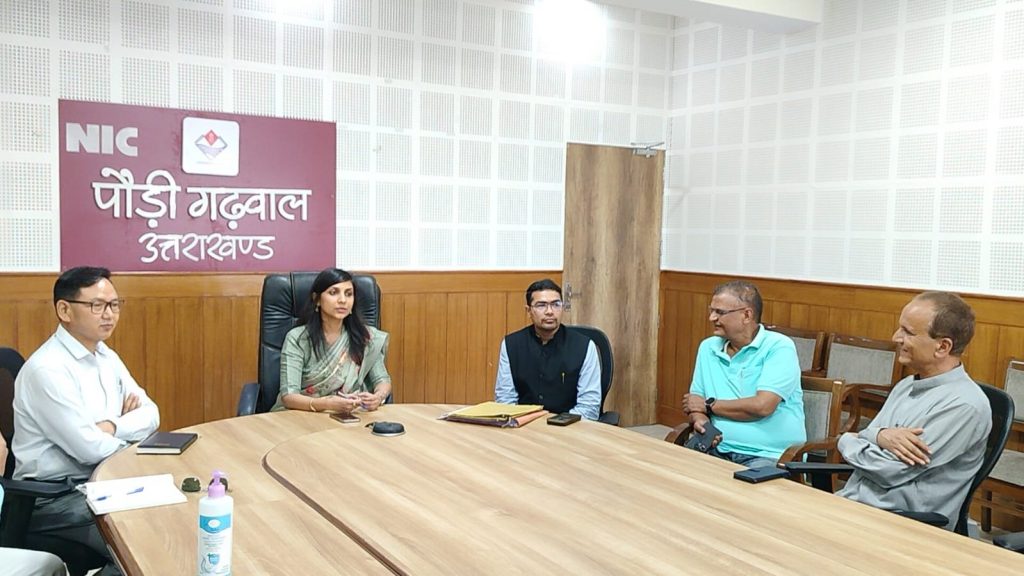 नवनियुक्त जिलाधिकारी ने कंडोलिया व क्यूंकालेश्वर मंदिर में की पूजा