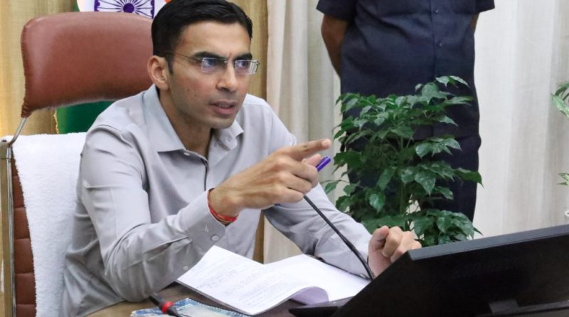 डीएम की सख्ती से विधवा को मिला न्याय, बैंक ने लौटाए कागज और माफ किया ऋण