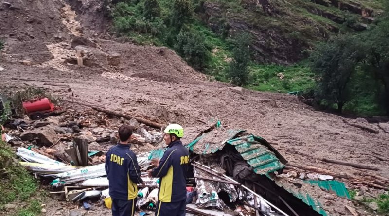 उत्तरकाशी में बादल फटने से मचा हाहाकार, कई मजदूर लापता, रेस्क्यू ऑपरेशन जारी
