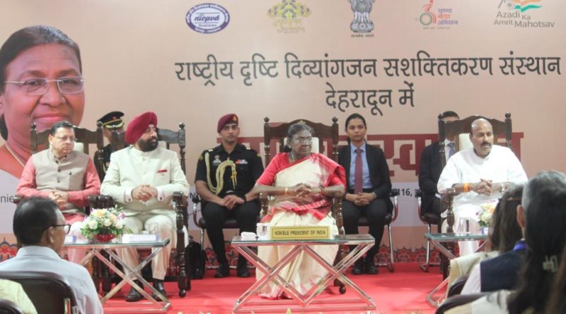 दृष्टिबाधित बच्चों की प्रस्तुति से भावुक हुई राष्ट्रपति मुर्मू, मंच पर ही छलके आंसू