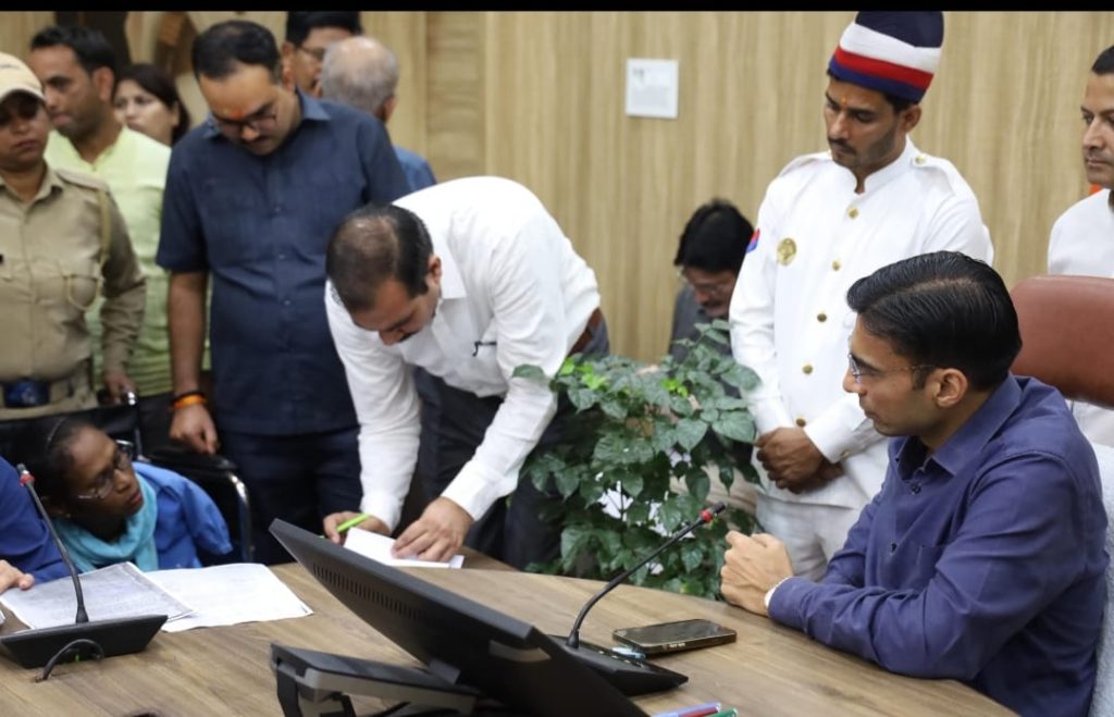 Protocol violation notice to Dehradun DM Savin Bansal: Is it justified?