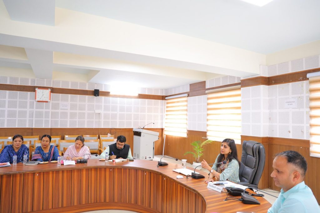 आंगनबाड़ी केंद्रों में मनोरंजन गतिविधियों से बच्चों को दें शिक्षा: जिलाधिकारी – Update Times