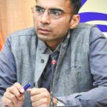 विशेषाधिकार का प्रयोग कर डीएम ने दोषी इंस्पेक्टर पिता का शस्त्र लाईसेंस किया निलम्बित