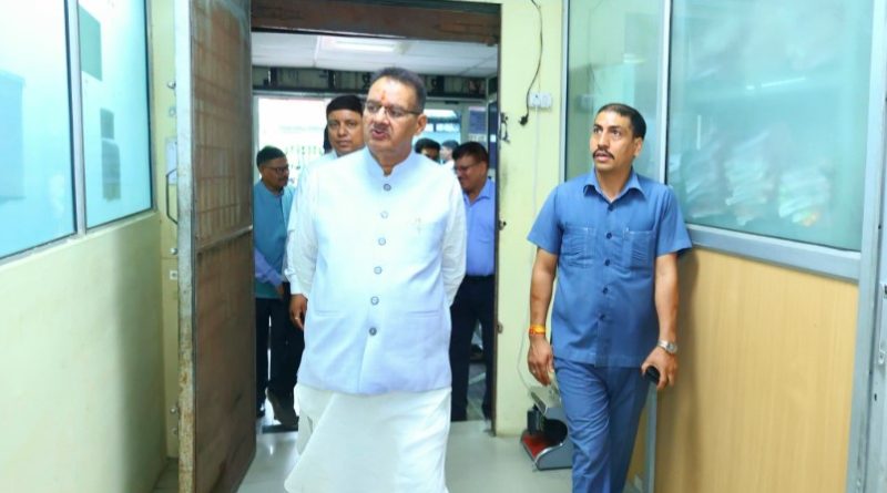 सैनिक कल्याण मंत्री गणेश जोशी ने उपनल कार्यालय का किया औचक निरीक्षण