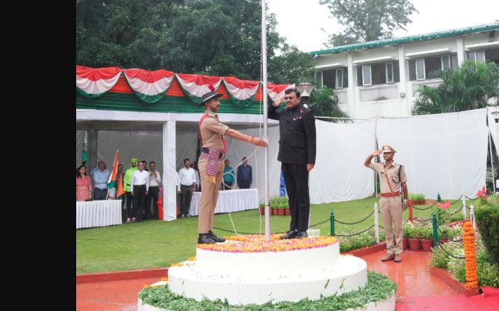 मुख्य सचिव आनन्द बर्द्धन ने 79वें स्वतंत्रता दिवस के शुभ अवसर पर किया ध्वजारोहण