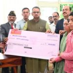 सैनिक कल्याण मंत्री गणेश जोशी ने मृतक उपनलकार्मिक के पिता को सौंपा 50 लाख का चैक