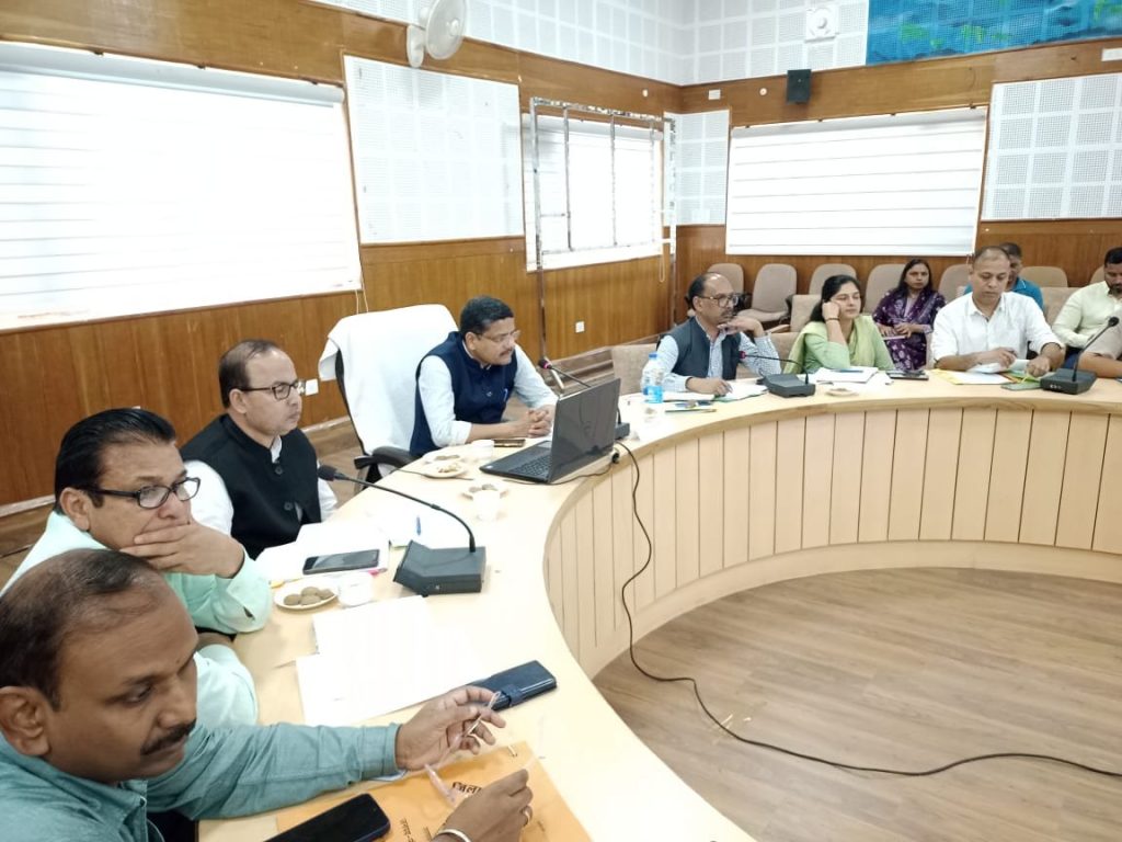 जिला योजना की समीक्षा बैठक सम्पन्न, सितम्बर तक 50% प्रगति सुनिश्चित करने पर बल