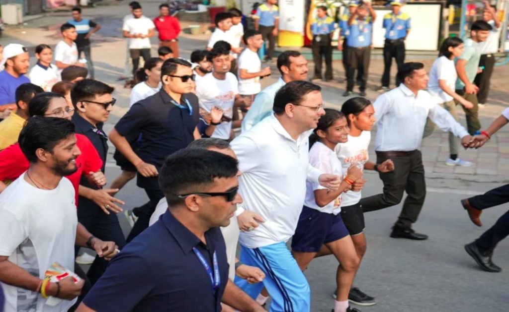 मुख्यमंत्री ने ‘नमो युवा रन’ का किया शुभारंभ, दौड़ में भाग लेकर युवाओं का बढ़ाया उत्साह