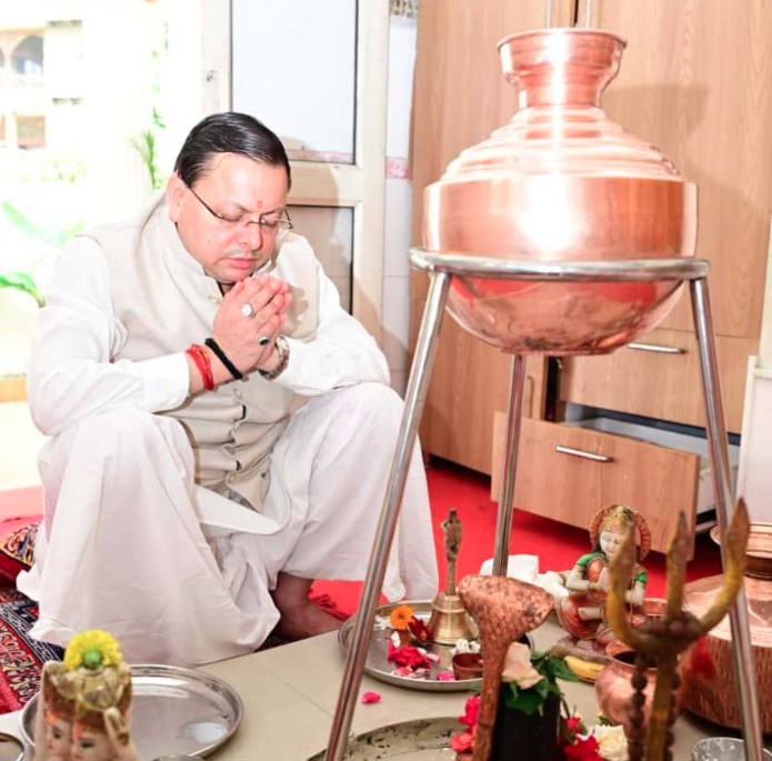 शारदीय नवरात्रि की शुरुआत पर सीएम धामी ने की पूजा-अर्चना