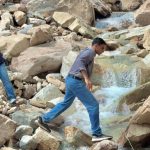 आपदा क्षेत्र फुलेत पहुंचे डीएम सविन बंसल, पैदल तय किया 12 किमी दुर्गम रास्ता