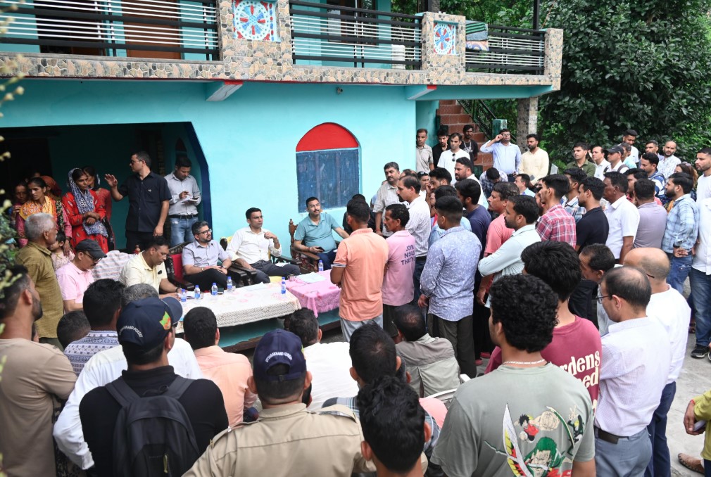 अंतिम व्यक्ति तक राहत पहुंचाए बिना चैन से नहीं बैठेगा प्रशासन- डीएम सविन बंसल