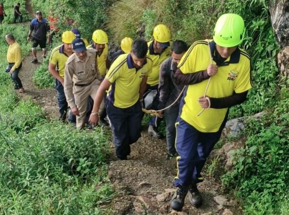 खाई में गिरने से सहायक अध्यापक की मौत, गांव और स्कूल में मातम