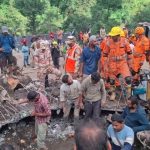 चमोली आपदा- मलबे में दबा परिवार, मां और जुड़वा बच्चों की दर्दनाक मौत