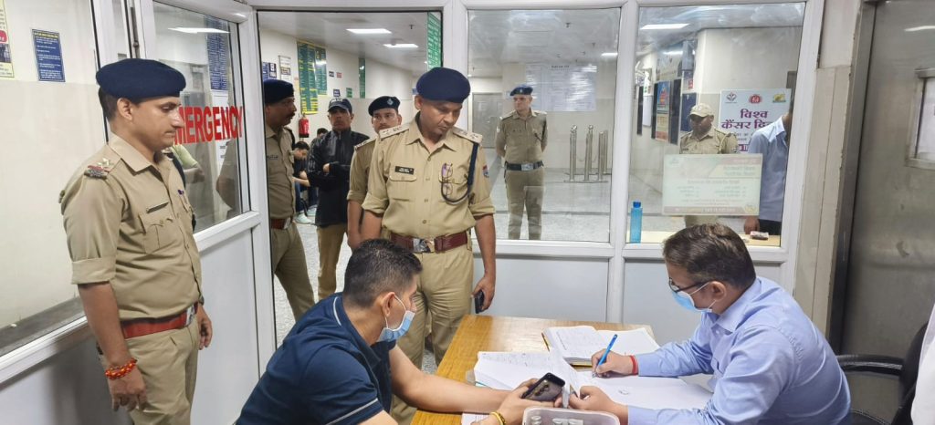 A case has been filed against Rajpur police station SO Shenky Kumar in his own police station