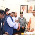 ग्राम्य विकास मंत्री गणेश जोशी से खत्याड़ी गांव प्रतिनिधिमंडल ने की मुलाकात