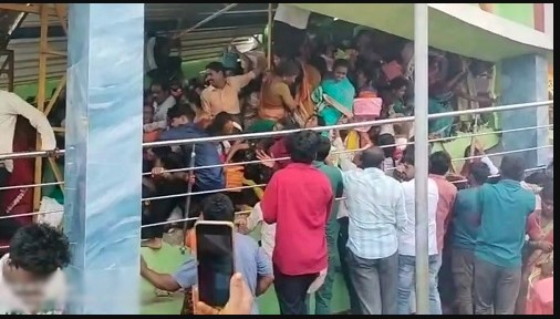 एकादशी के अवसर पर वेंकटेश्वर स्वामी मंदिर में मची भगदड़, 7 श्रद्धालुओं की मौत