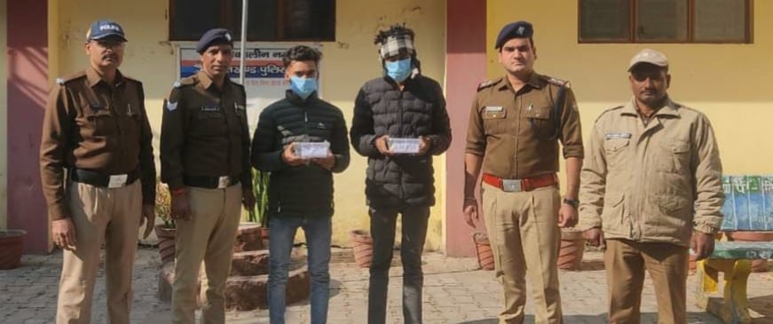 Two interstate drug traffickers arrested with a large quantity of smack